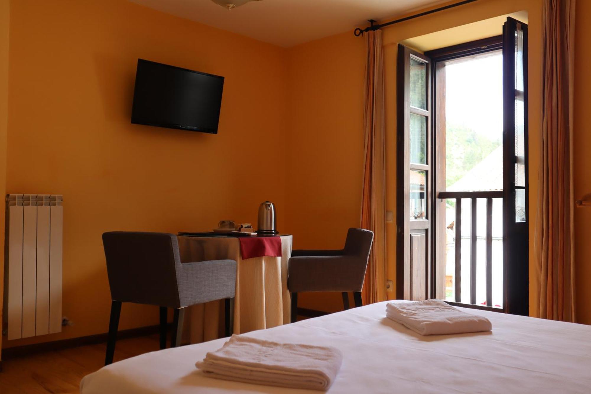 Hotel Rural El Almadiero Burgui Exterior photo